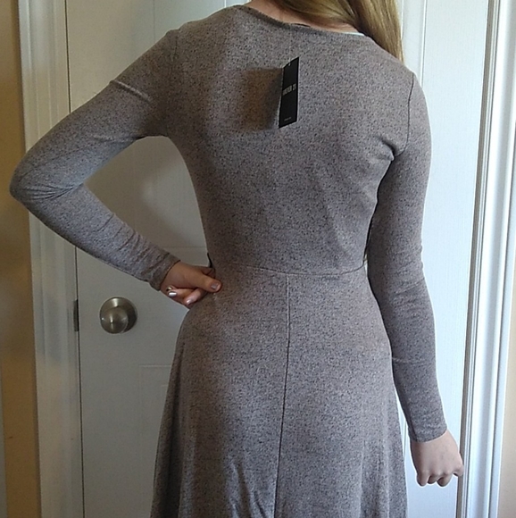 NWT Forever 21 Long Sleeved Sweater Dress in Soft Heathered Neutral Size Small - Picture 3 of 7
